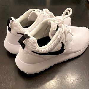 Women’s Nike Roshe Shoes
